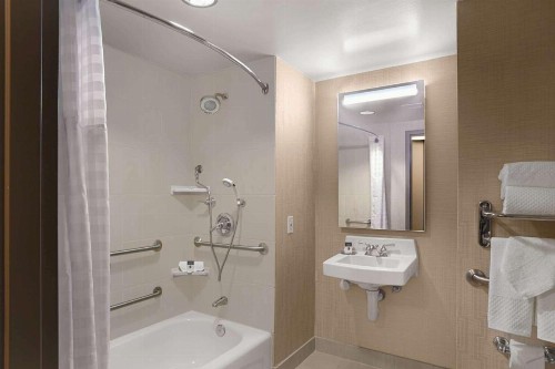 DoubleTree by Hilton San Francisco Airport North - image 24