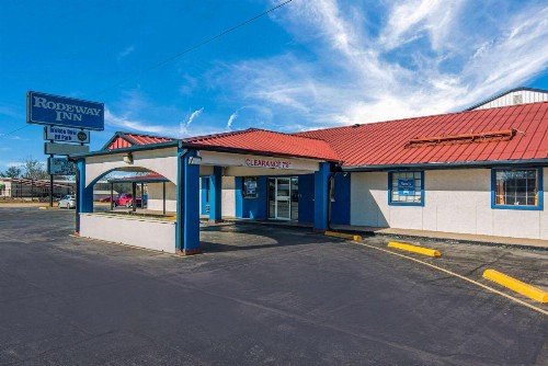 Rodeway Inn Broken Bow-Hochatown - image 2