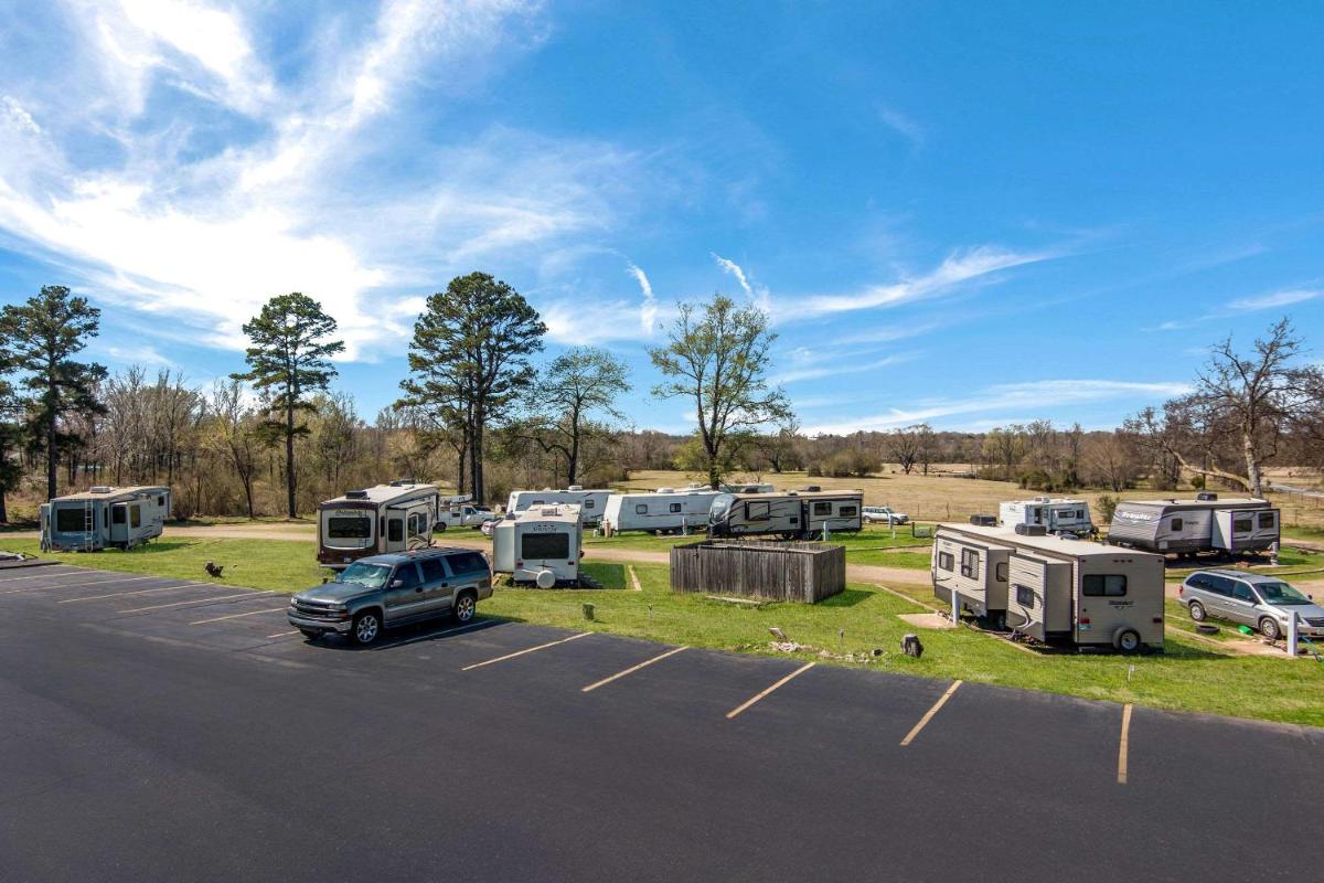 Rodeway Inn Broken Bow-Hochatown - image 4