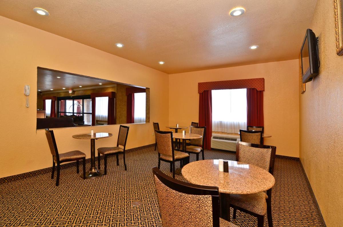 HiWay Inn Express of Broken Bow - image 2
