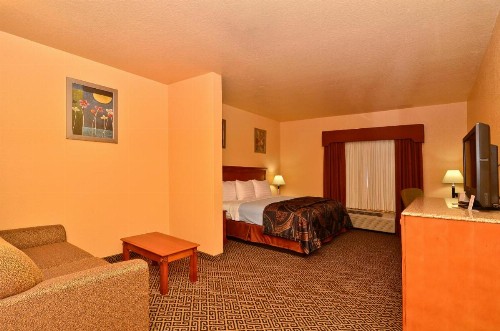 HiWay Inn Express of Broken Bow - image 24