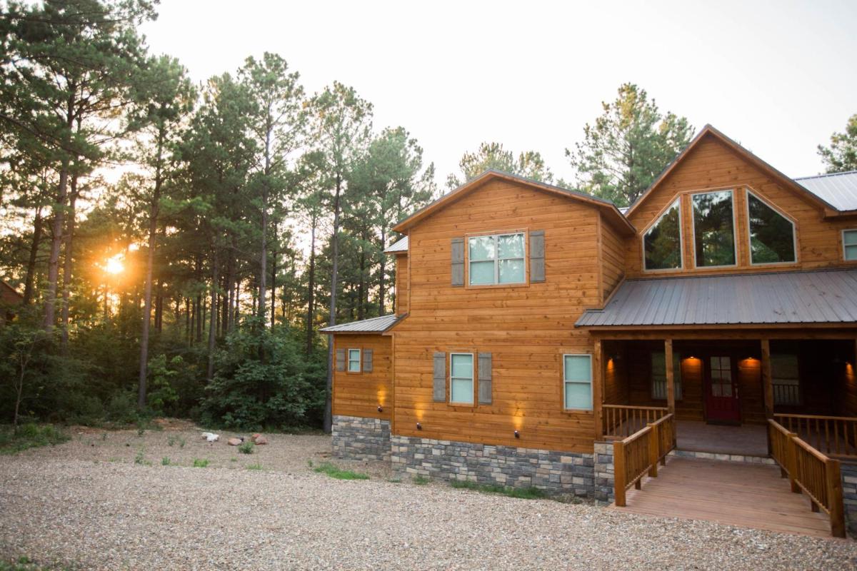 The Party of Five Lodge - main image