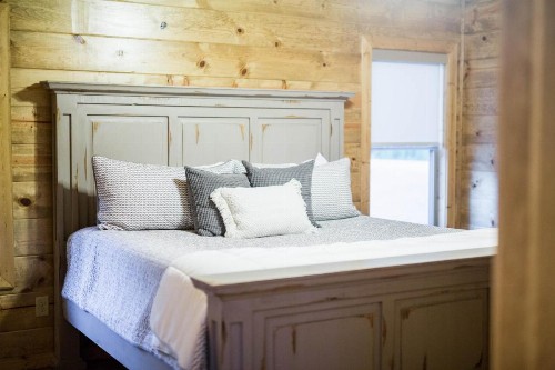 The Party of Five Lodge - image 4