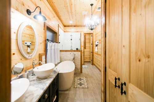Lightning Bug Lodge - image 2