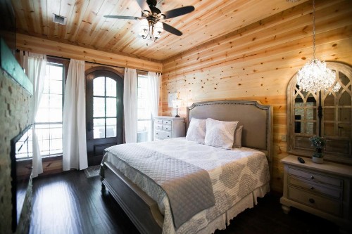 Lightning Bug Lodge - image 3