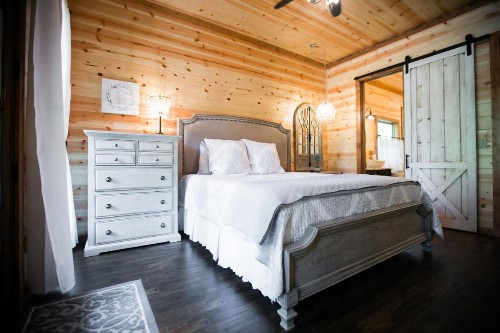 Lightning Bug Lodge - image 9