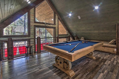 Elegant Cabin in Broken Bow with Hot Tub and Fire Pit! - image 10