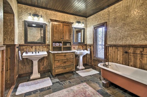 Elegant Cabin in Broken Bow with Hot Tub and Fire Pit! - image 11