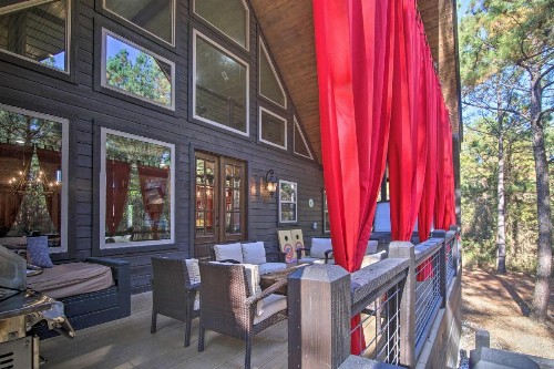 Elegant Cabin in Broken Bow with Hot Tub and Fire Pit! - image 13
