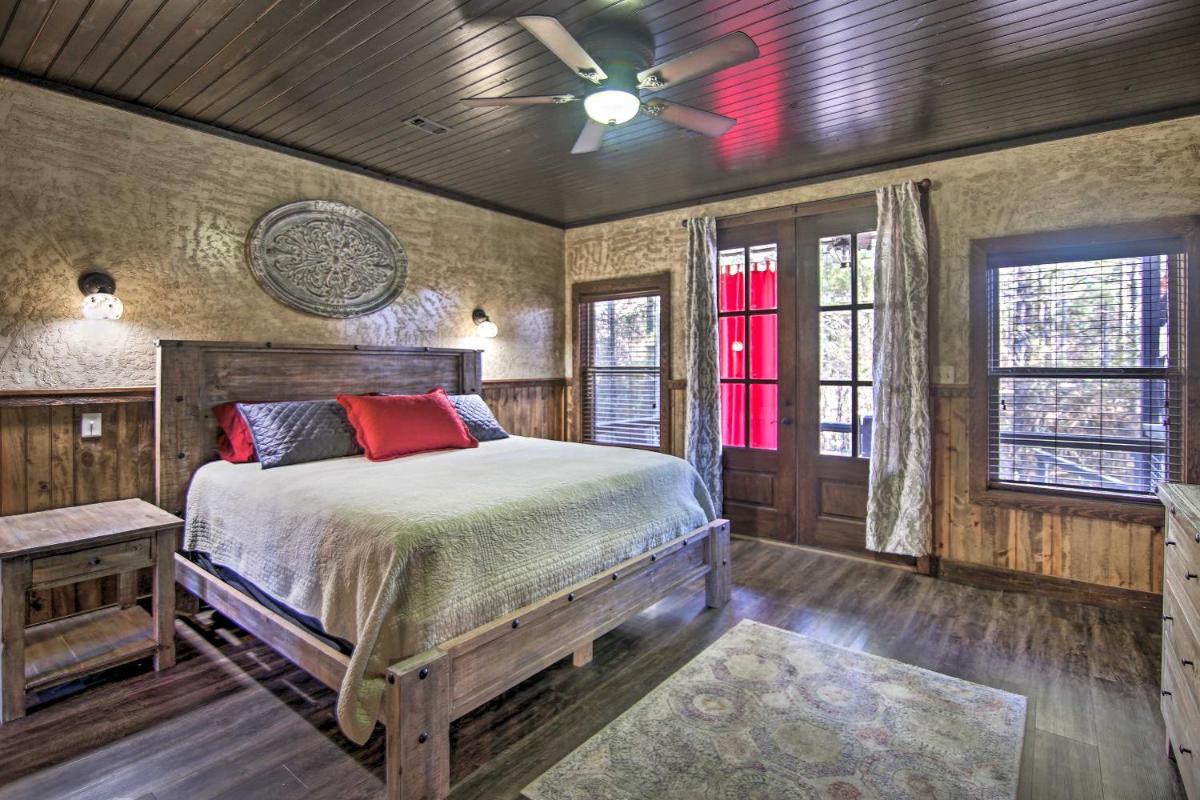 Elegant Cabin in Broken Bow with Hot Tub and Fire Pit! - image 7