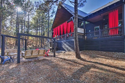 Elegant Cabin in Broken Bow with Hot Tub and Fire Pit! - image 9