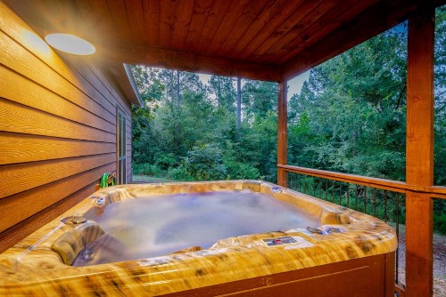 Stained Glass Hill cabin - image 10