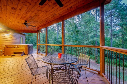 Stained Glass Hill cabin - image 2