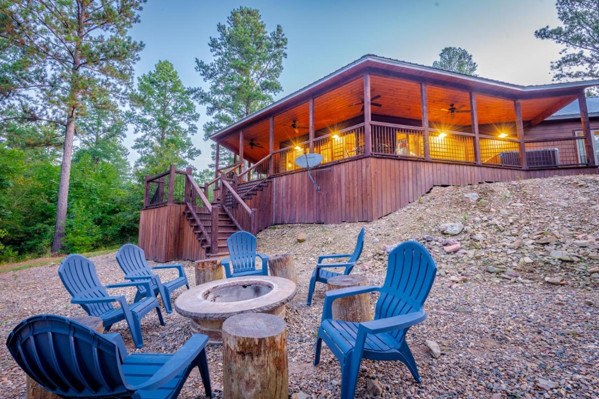 Stained Glass Hill cabin - image 7