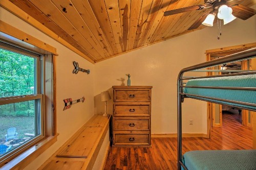 Cozy Broken Bow Cabin with Hot Tub - 5 Mins to Lake! - image 10