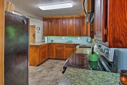 Cozy Broken Bow Cabin with Hot Tub - 5 Mins to Lake! - image 11