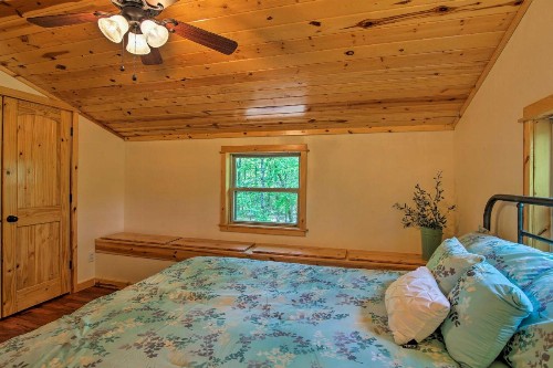 Cozy Broken Bow Cabin with Hot Tub - 5 Mins to Lake! - image 3