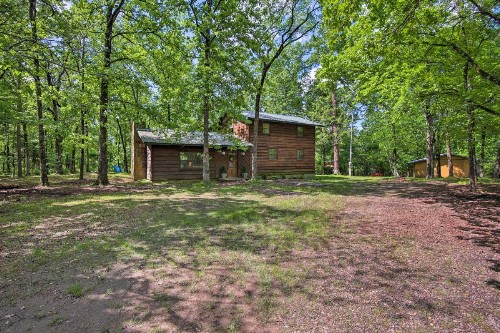 Cozy Broken Bow Cabin with Hot Tub - 5 Mins to Lake! - image 6