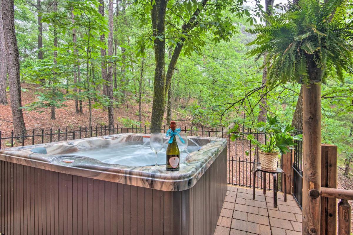 Spacious Luxury Cabin with Hot Tub Near Beavers Bend - image 7