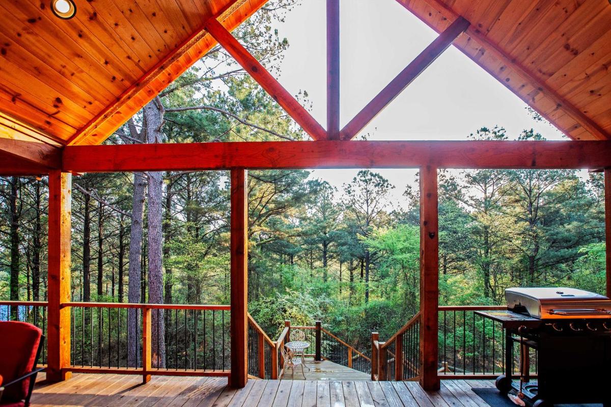 Luxury Cabin with Shuffleboard Less Than 4 Miles to Lake! - image 7