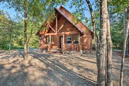 Cabin with Fire Pit 4 Mi to Broken Bow Lake! - image 8
