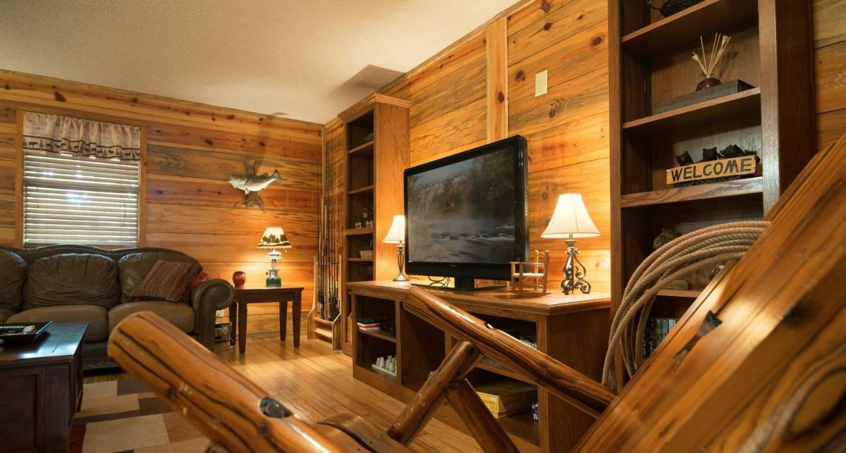 Bear Hollow cabin - main image