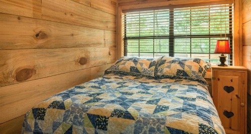 Bear Hollow cabin - image 10