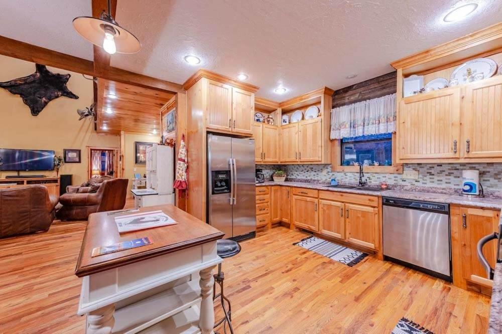 Mountain Fork Lodge cabin - image 2