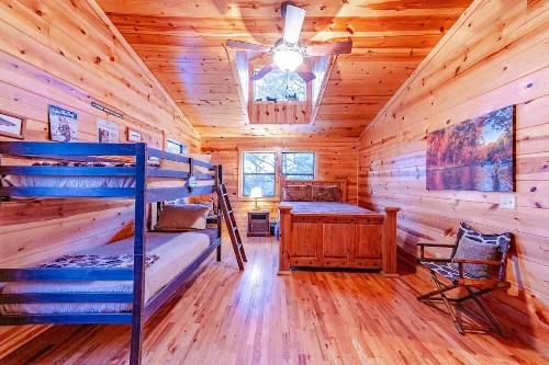 Mountain Fork Lodge cabin - image 3