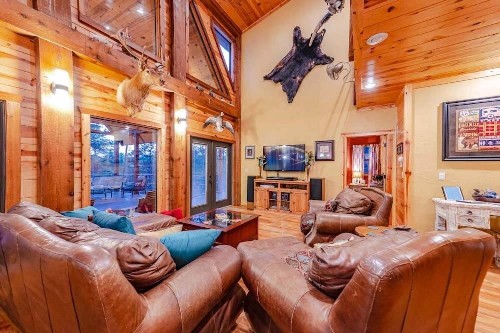 Mountain Fork Lodge cabin - image 4
