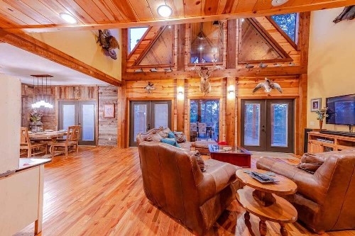 Mountain Fork Lodge cabin - image 7