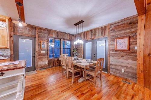 Mountain Fork Lodge cabin - image 8