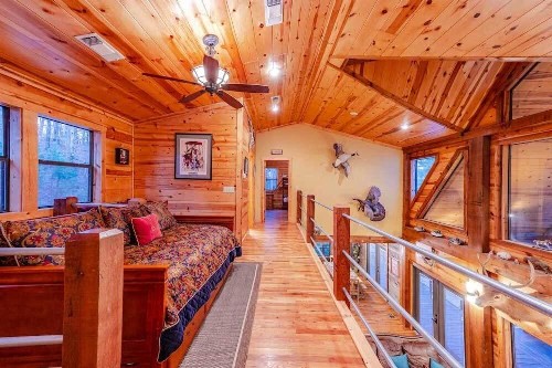 Mountain Fork Lodge cabin - image 9