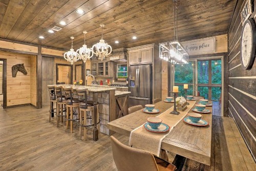 Tranquil Timbers Retreat with Hot Tub about 3 Mi to Lake