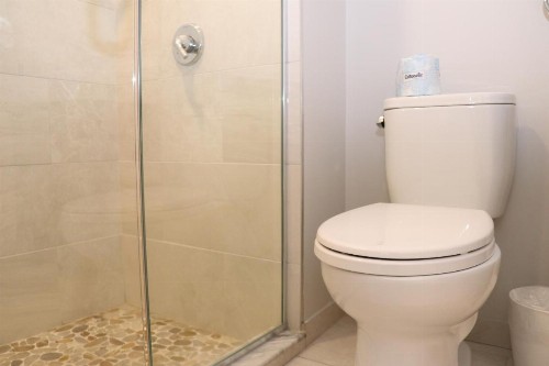 A Stylish Stay w/ a Queen Bed Heated Floors.. #32 - image 12