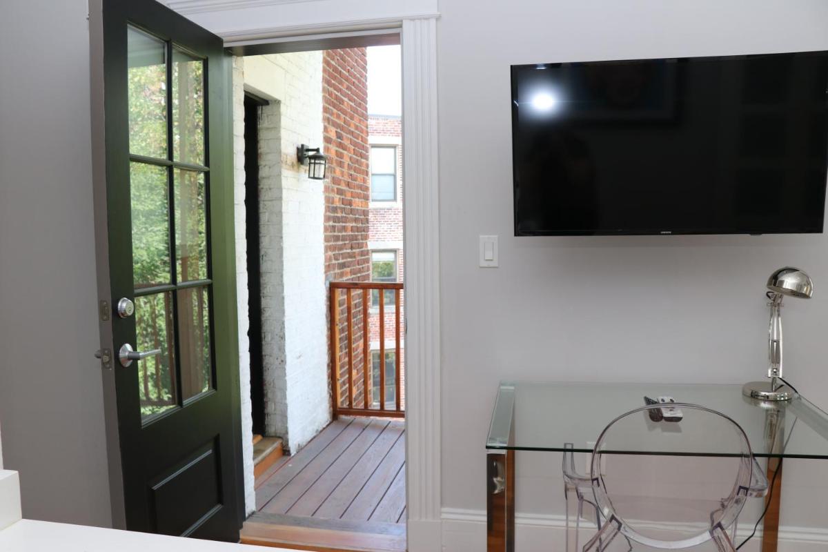A Stylish Stay w/ a Queen Bed Heated Floors.. #24 - image 7
