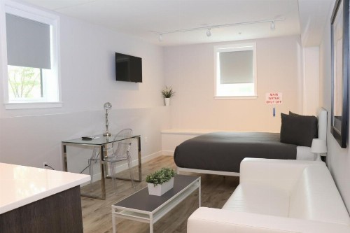 A Stylish Stay w/ a Queen Bed Heated Floors.. #1 - image 11