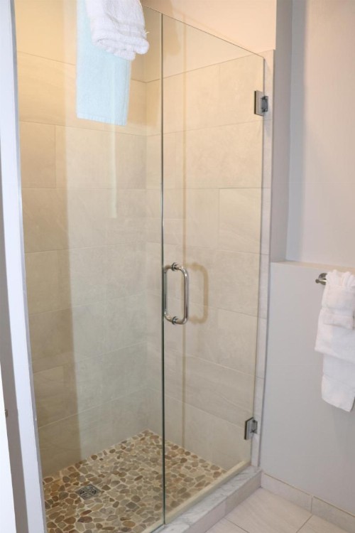 A Stylish Stay w/ a Queen Bed Heated Floors.. #1 - image 3