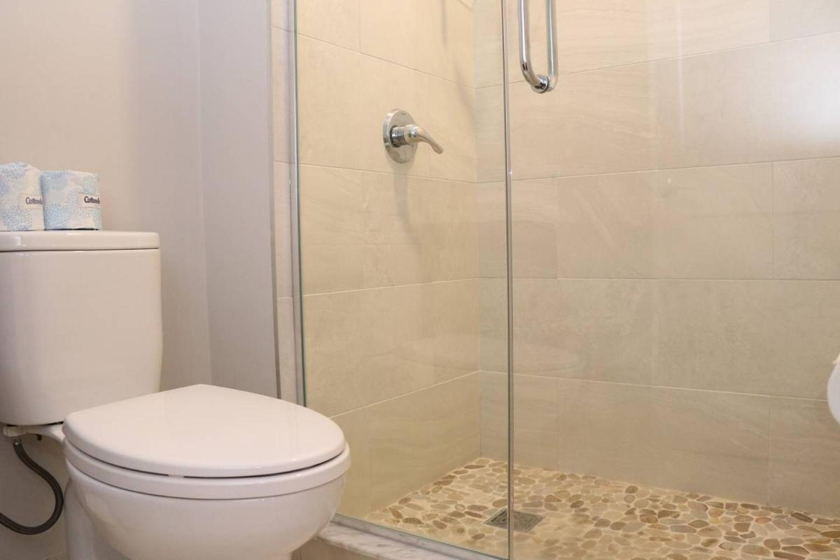 A Stylish Stay w/ a Queen Bed Heated Floors.. #15 - image 5