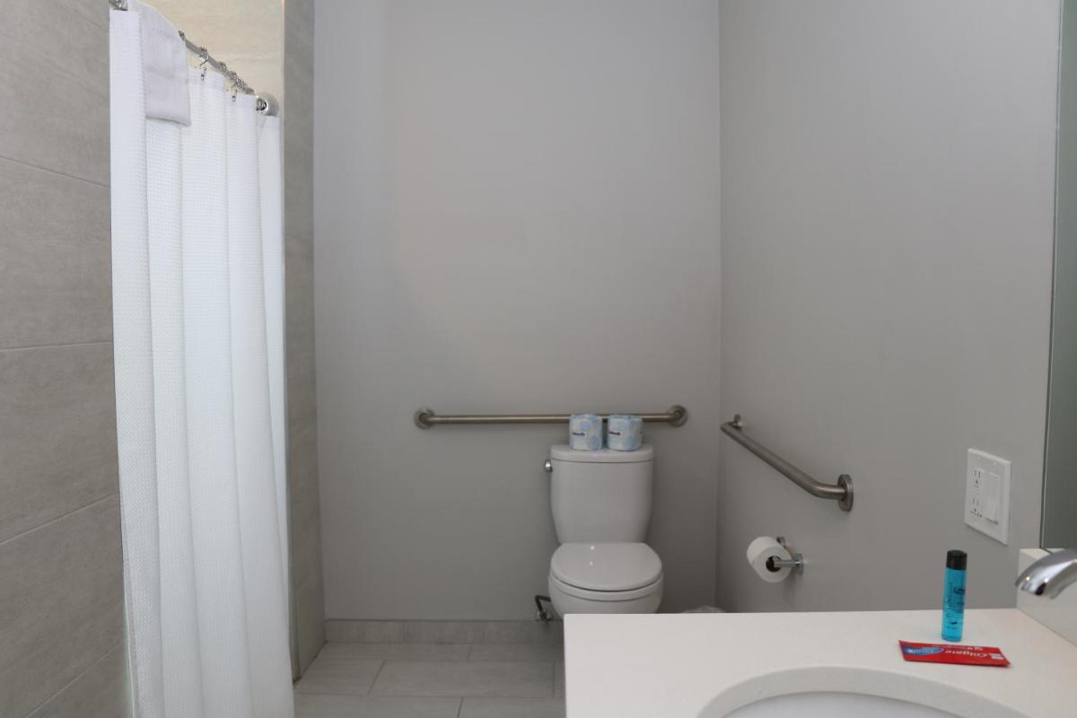 A Stylish Stay w/ a Queen Bed Heated Floors.. #21 - image 5