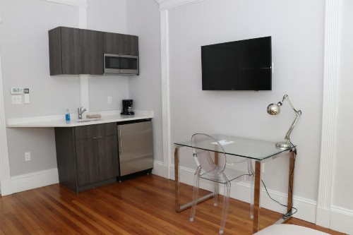 A Stylish Stay w/ a Queen Bed Heated Floors.. #18 - image 4