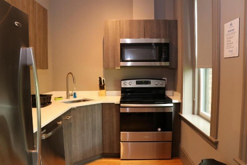 A Stylish Stay w/ a Queen Bed Heated Floors.. #27 - image 10