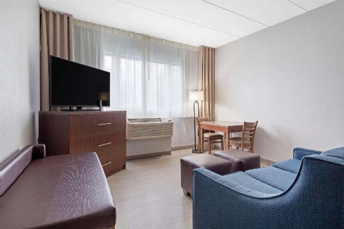 Comfort Inn & Suites Bwi Airport - image 26