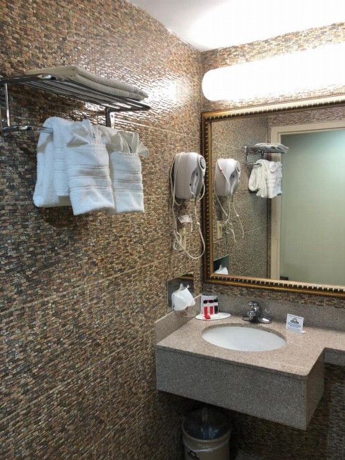 Days Inn by Wyndham Brooklyn - image 12