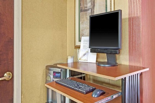 Days Inn by Wyndham Brooklyn - image 4