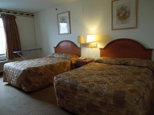 Red Carpet Inn Brooklyn - image 1