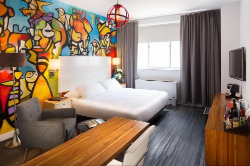 NU Hotel - image 8