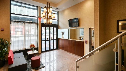 Best Western PLUS Arena Hotel - image 1