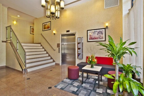 Best Western PLUS Arena Hotel - image 10