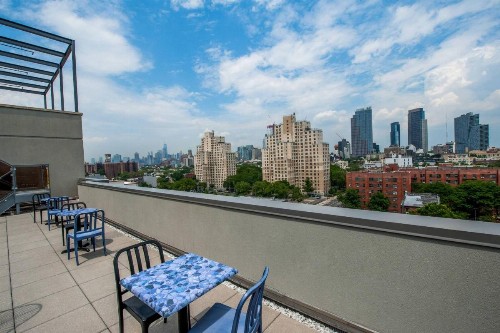 Fairfield Inn & Suites By Marriott New York Brooklyn - image 3